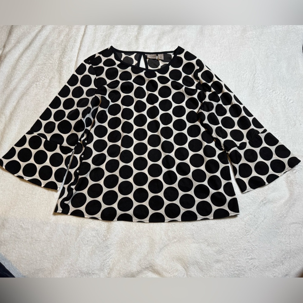 Black and White Boxy Blouse with 3/4 Sleeves and Scoop Neck